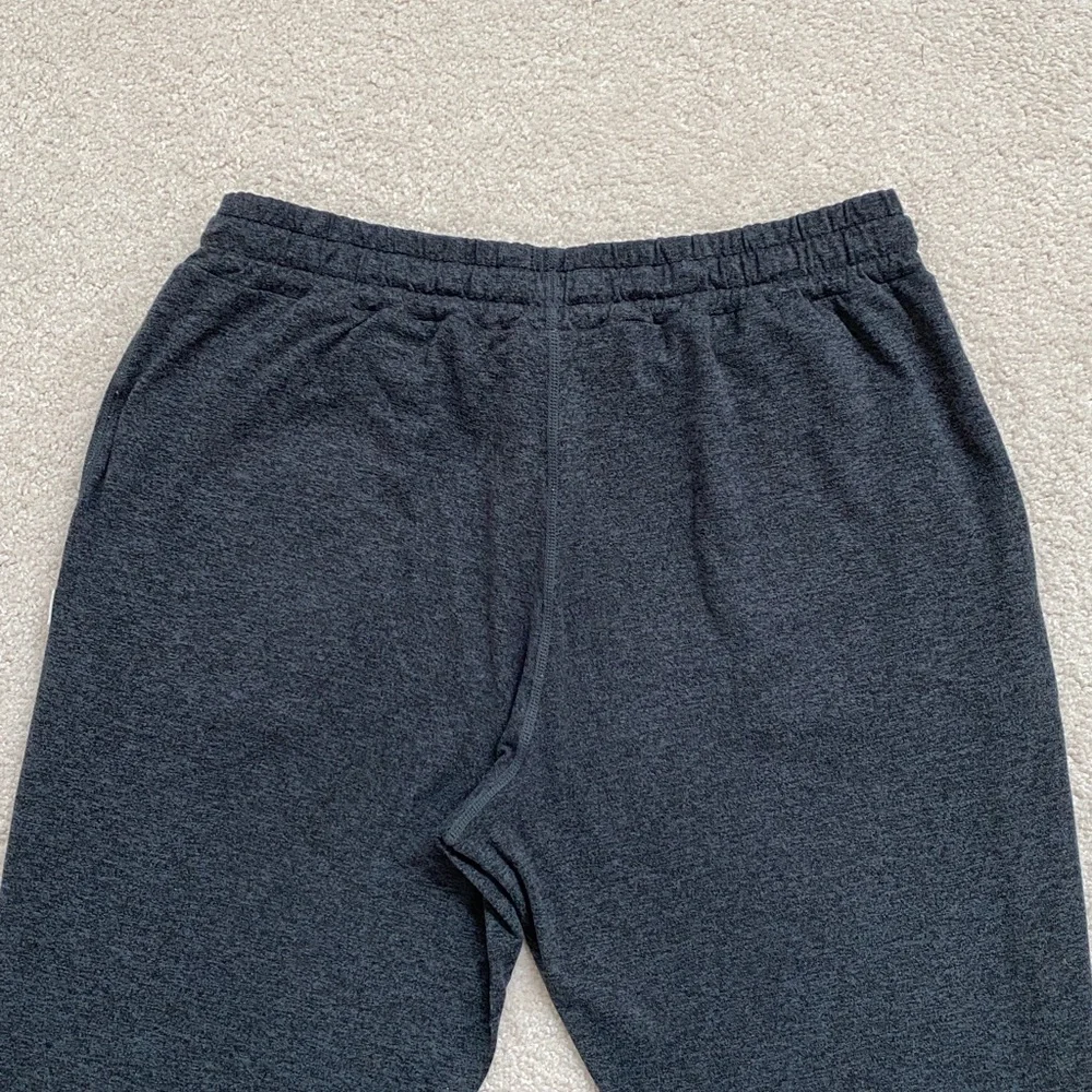 Vuori Women’s Dark Gray Jogger Sweatpants with Contrast Drawstring - Picture 10 of 13